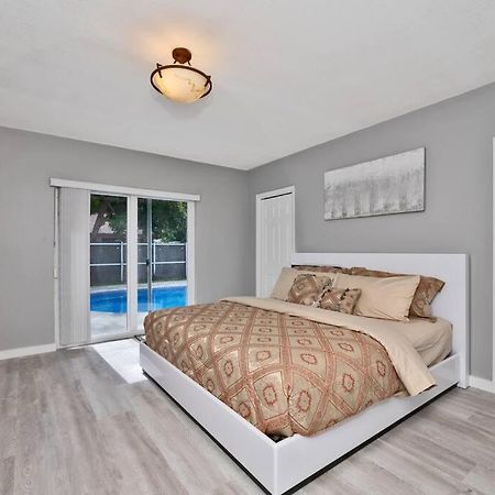 Spacious 4 Bedrooms, 2 Bathroom House With Pool ミラマー エクステリア 写真