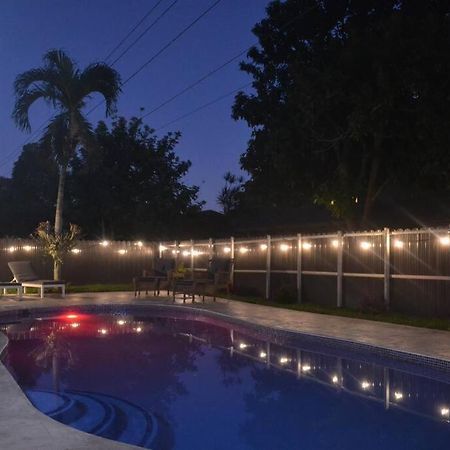 Spacious 4 Bedrooms, 2 Bathroom House With Pool ミラマー エクステリア 写真