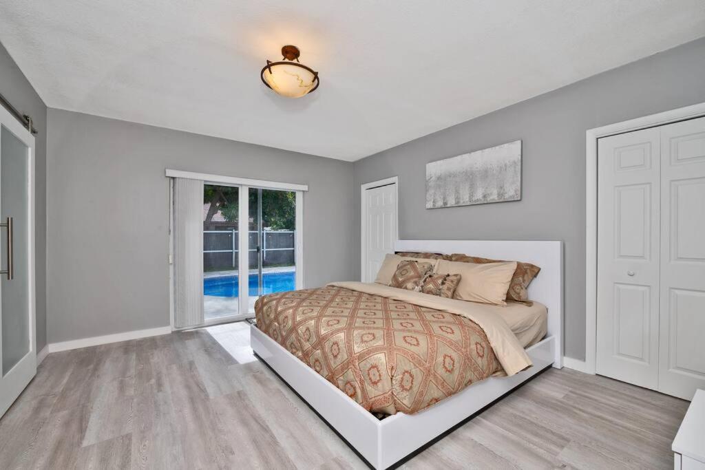Spacious 4 Bedrooms, 2 Bathroom House With Pool ミラマー エクステリア 写真