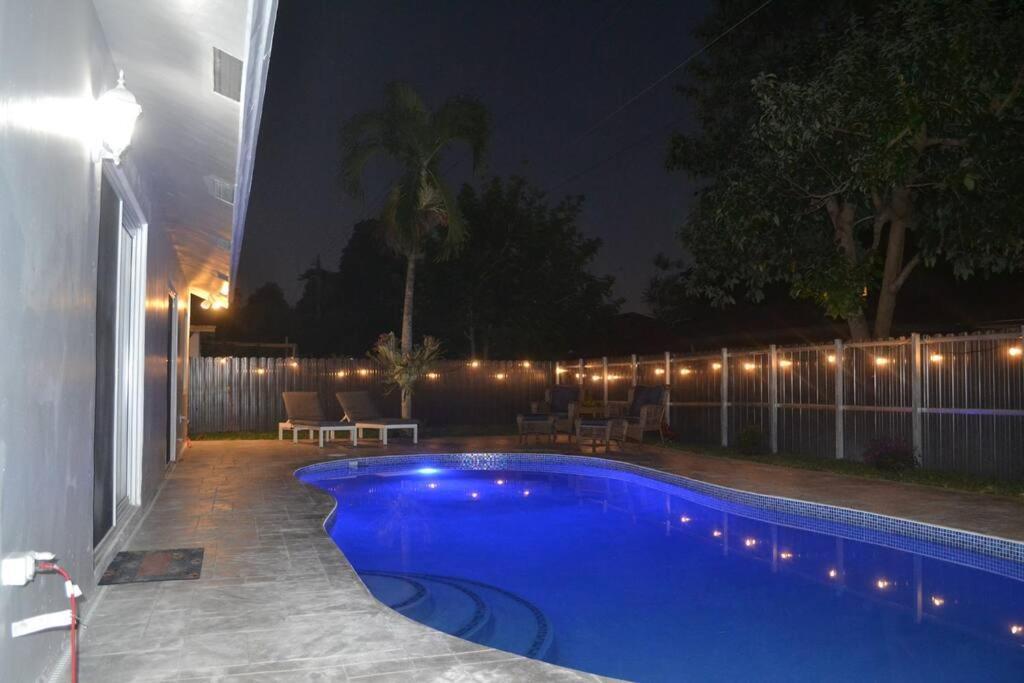 Spacious 4 Bedrooms, 2 Bathroom House With Pool ミラマー エクステリア 写真