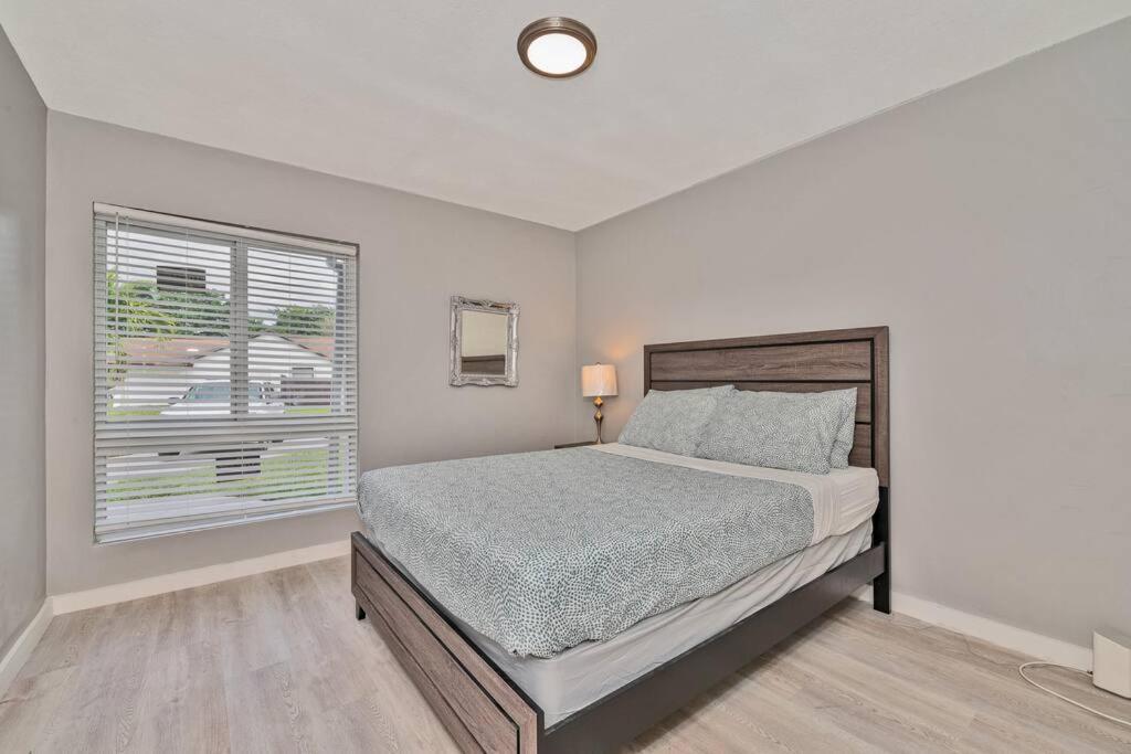 Spacious 4 Bedrooms, 2 Bathroom House With Pool ミラマー エクステリア 写真