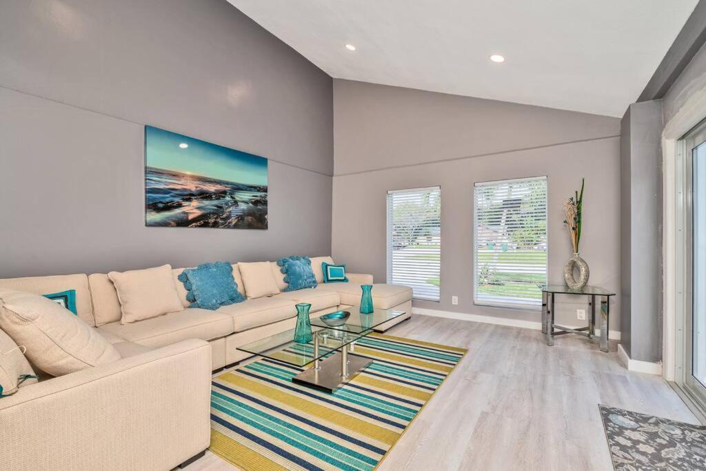 Spacious 4 Bedrooms, 2 Bathroom House With Pool ミラマー エクステリア 写真