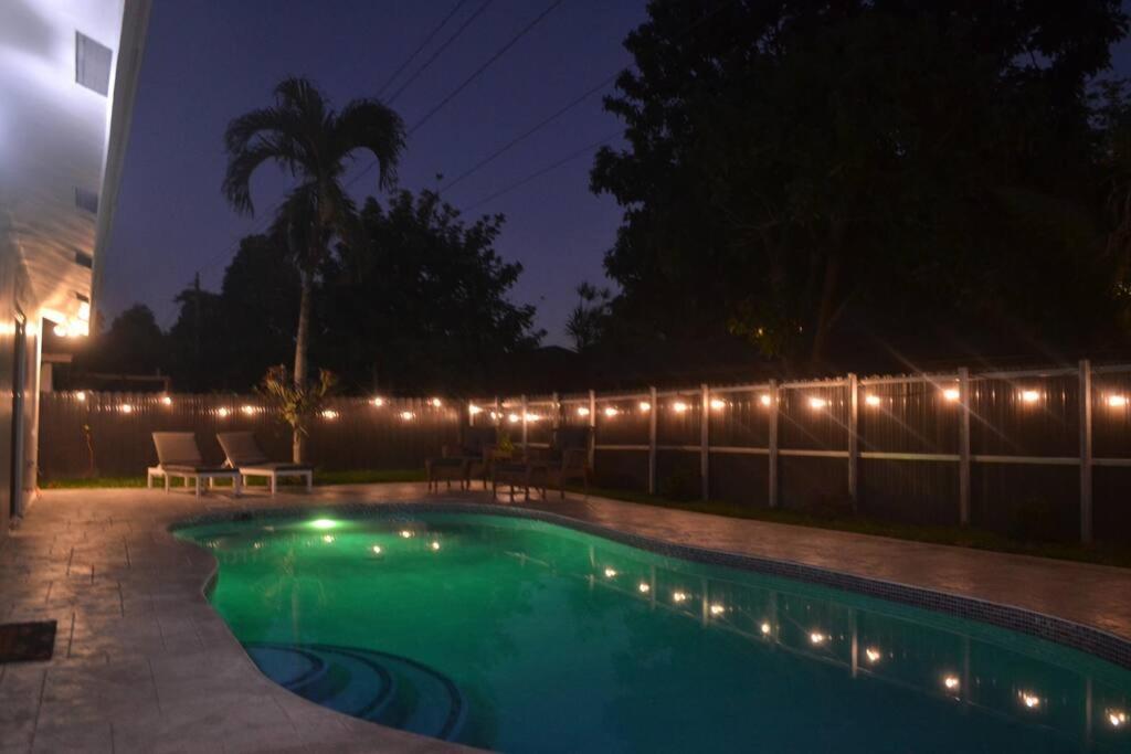 Spacious 4 Bedrooms, 2 Bathroom House With Pool ミラマー エクステリア 写真